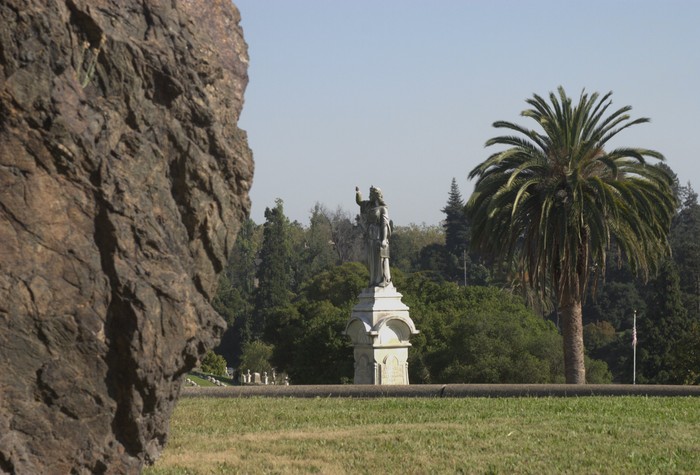 cemetery10-statue-darkened
