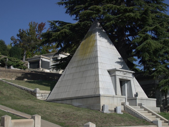 cemetery15-pyramid