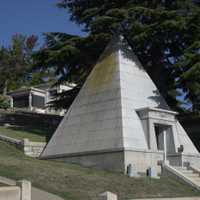 cemetery15-pyramid