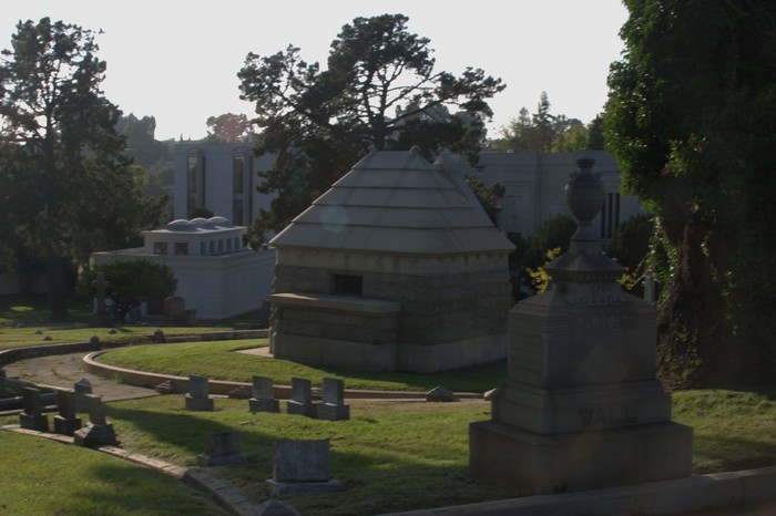 cemetery33-columbariums-tomb