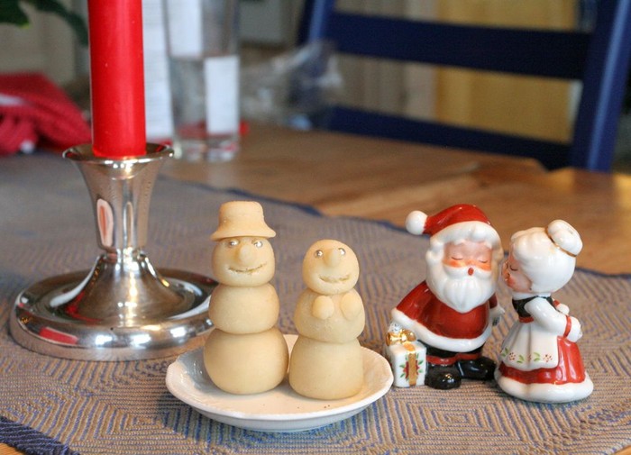 MarzipanSnowmen.jpg